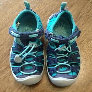 Keen velcro water shoe sandals
